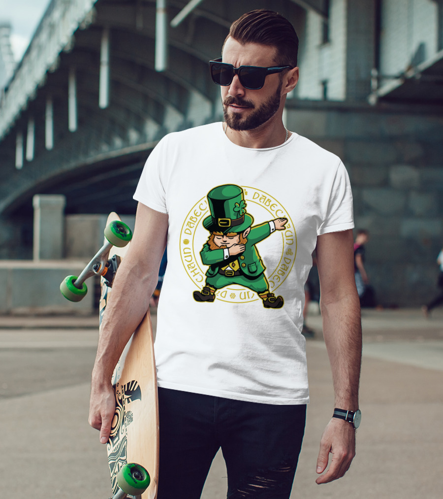 St Patrick's Day Dabbing Leprechaun With Shamrock Hat T-Shirt