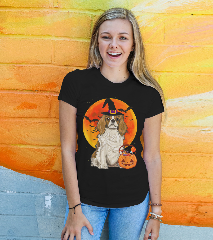 Halloween Cavalier Charles Spaniel With Pumpkin And Bats T-Shirt
