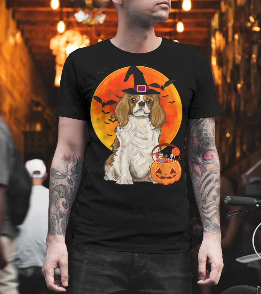 Halloween Cavalier Charles Spaniel with Pumpkin and Bats T-Shirt