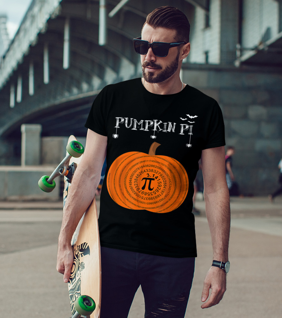 Pumpkin Pi Halloween Math Teachers Pumpkin With Pi Symbol And Bats T-Shirt
