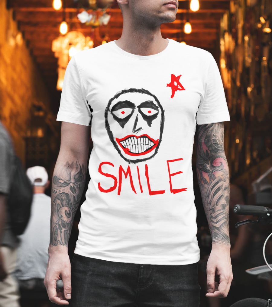 Smile Red Star Face Art T-Shirt