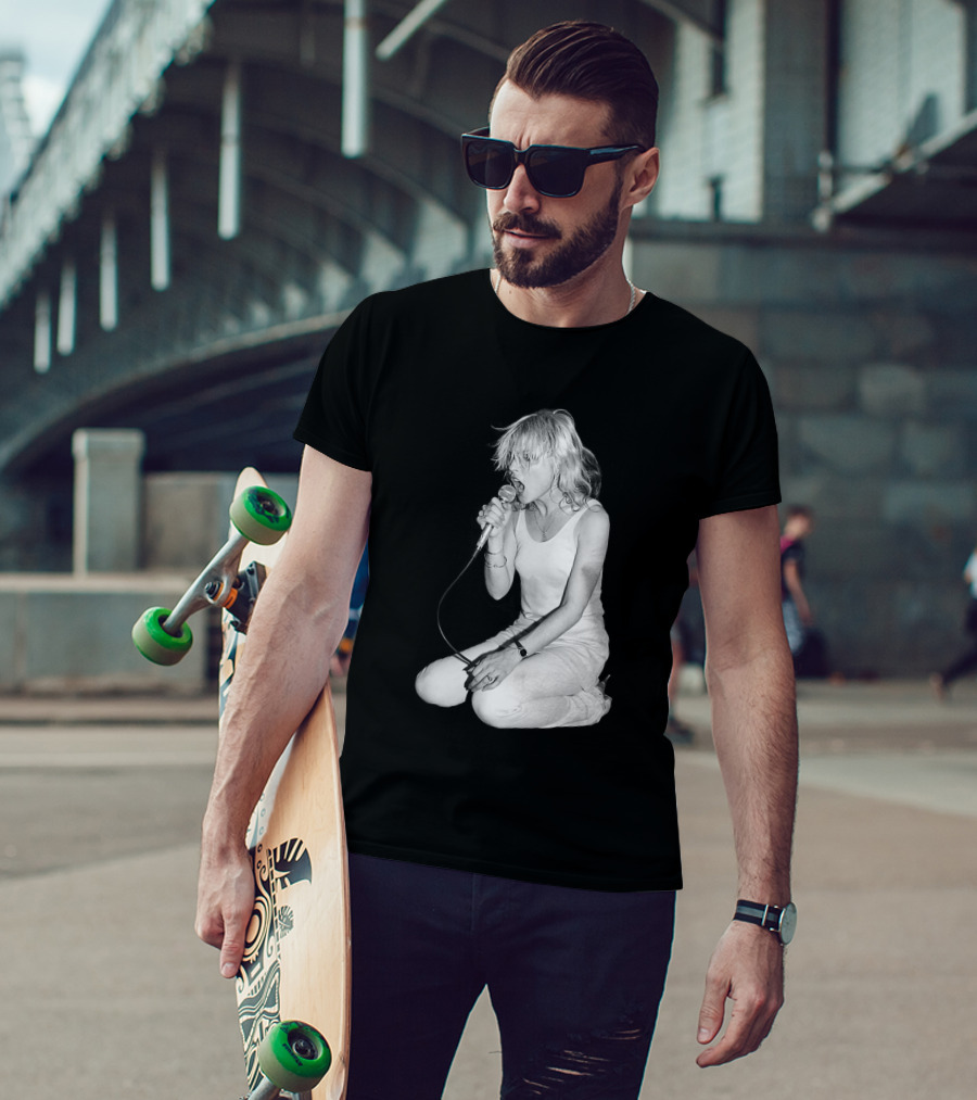 Blondie Lead Singer Onstage Kneeling Performance T-Shirt