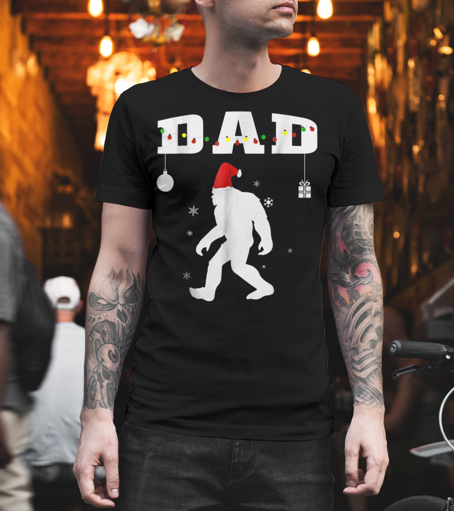 Dad Bigfoot Santa Christmas Family T-Shirt