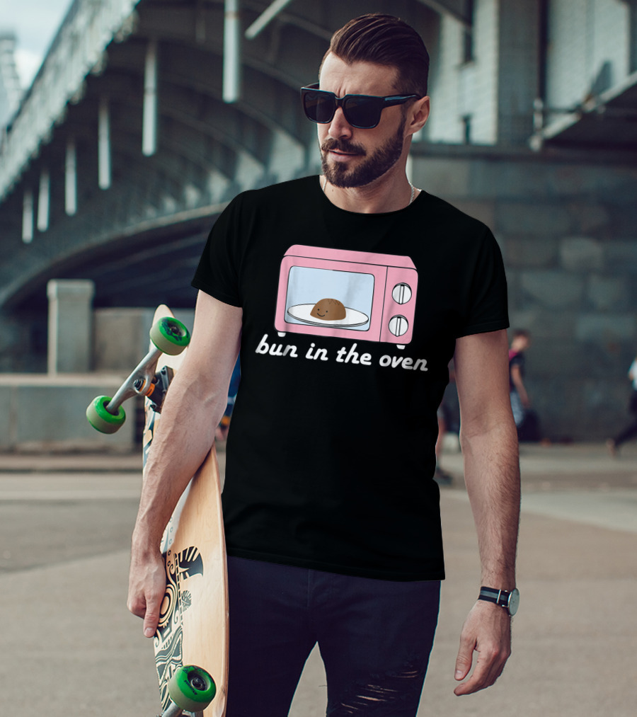 Bun In The Oven Expecting Baby Announcement Pink Microwave T-Shirt
