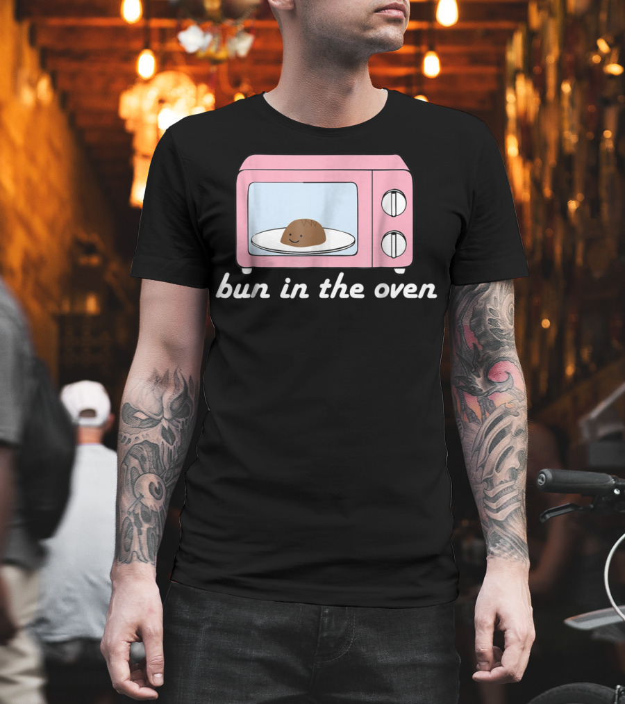 Bun In The Oven Expecting Baby Announcement Pink Microwave T-Shirt