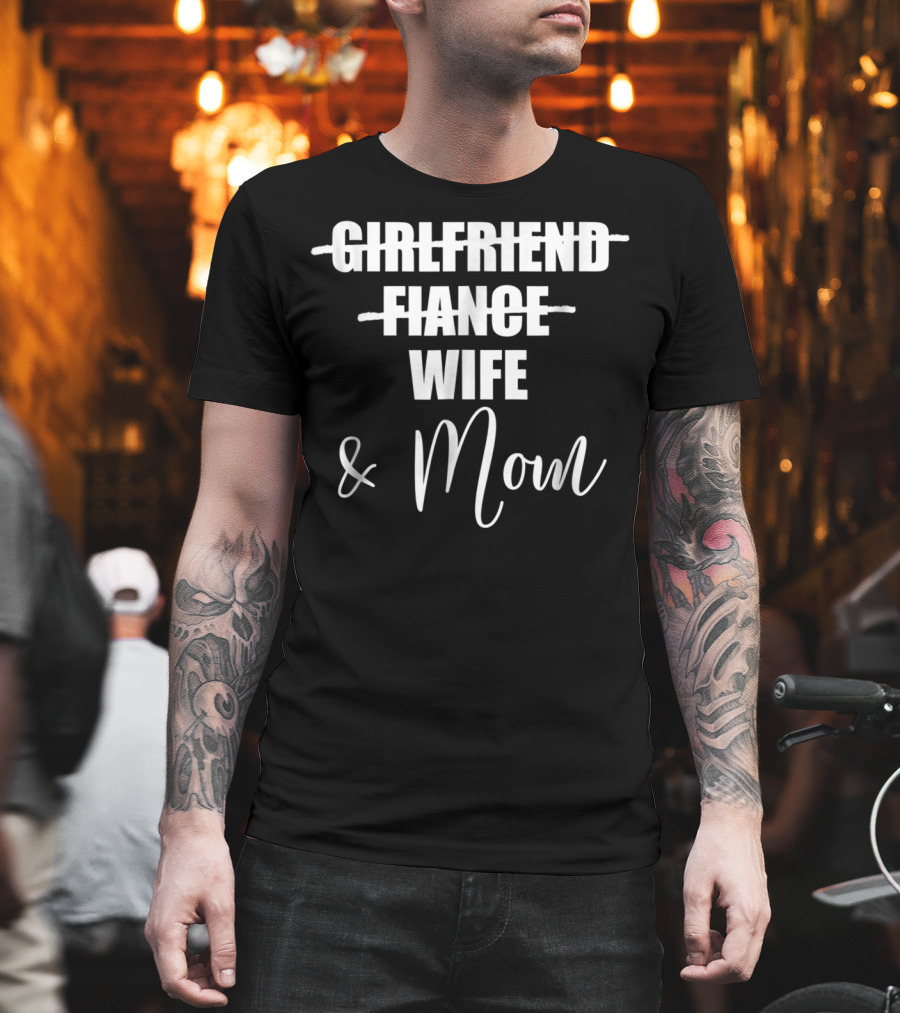 Girlfriend Fiance Wife Mom Pregnancy Announcement Mom to Be T-Shirt