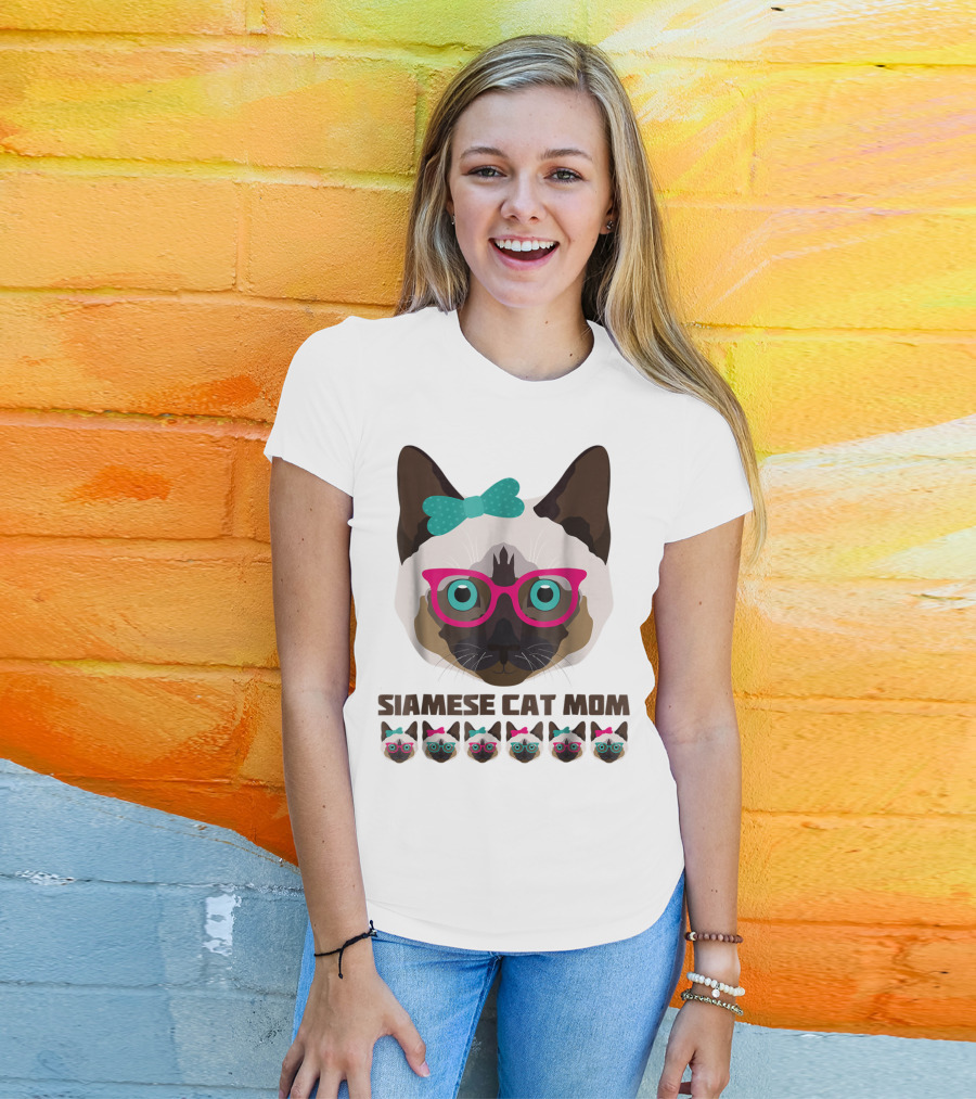 Siamese Cat Mom Cute Funny Cat Lover With Glasses And Bow T-Shirt