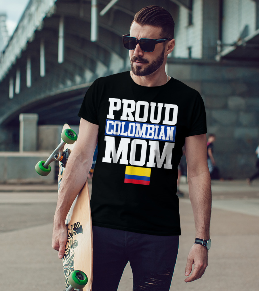 Proud Colombian Mom With Flag T-Shirt