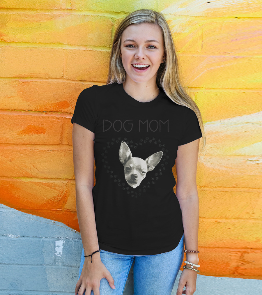 DOG MOM Chihuahua Paw Print Heart T-Shirt