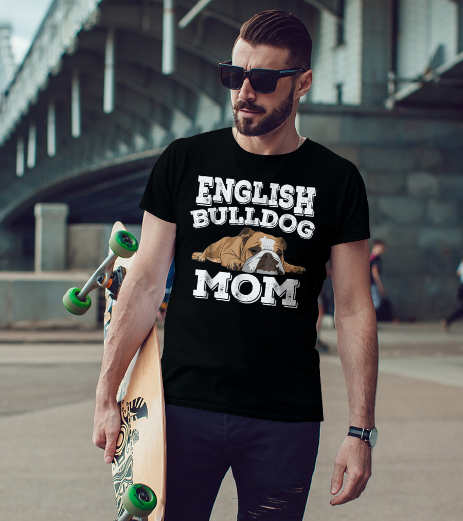 English Bulldog Mom Cute Funny English Bulldog T-Shirt