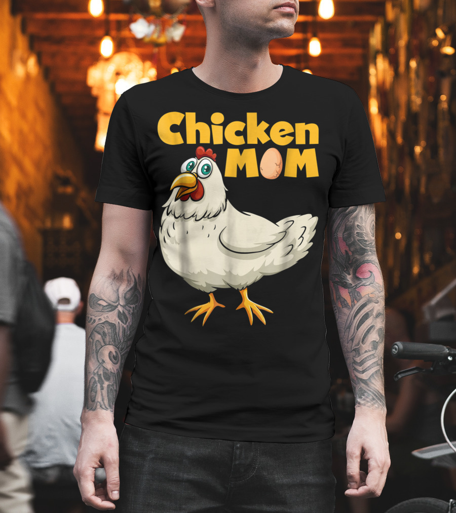 Chicken Mom Cute Cartoon Hen With Egg Lettering T-Shirt