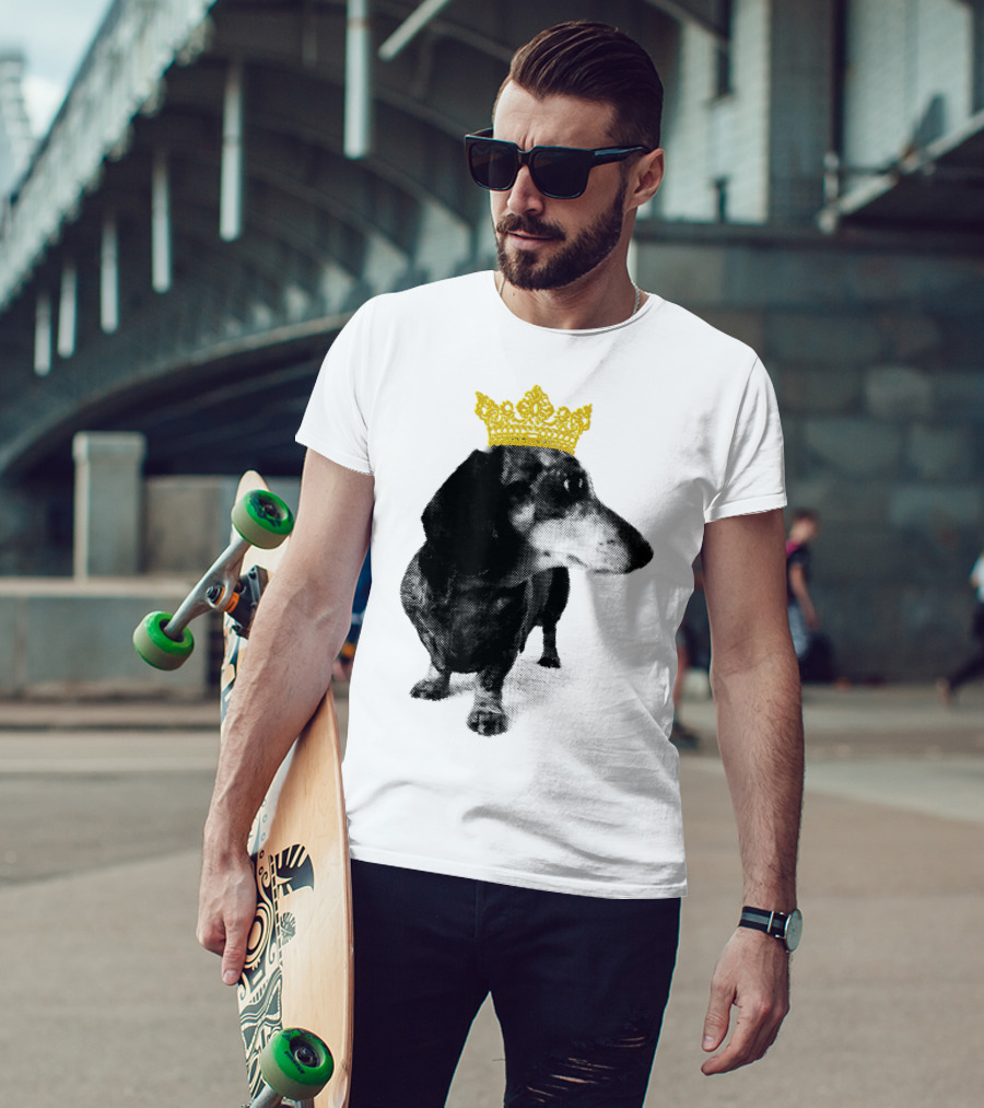 Cute Dachshund Princess With Golden Crown T-Shirt