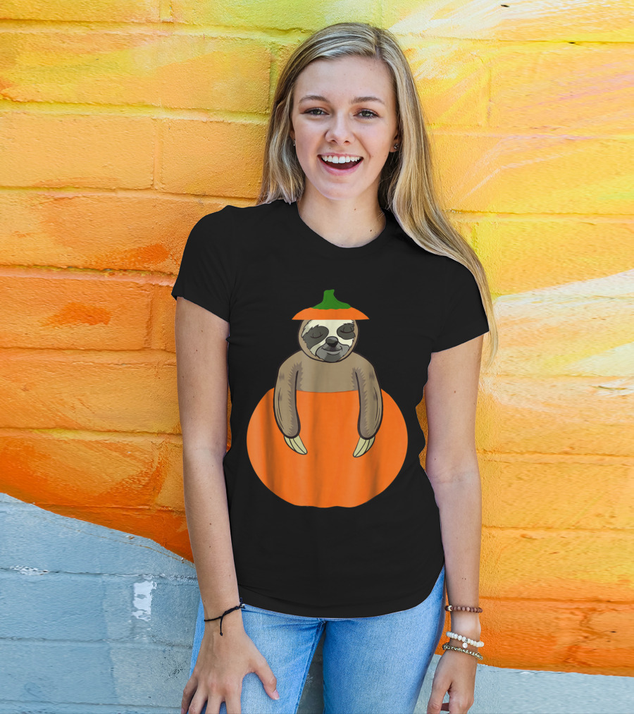 Cute Sloth Pumpkin Halloween Costume For Teacher Mom And Dad T-Shirt
