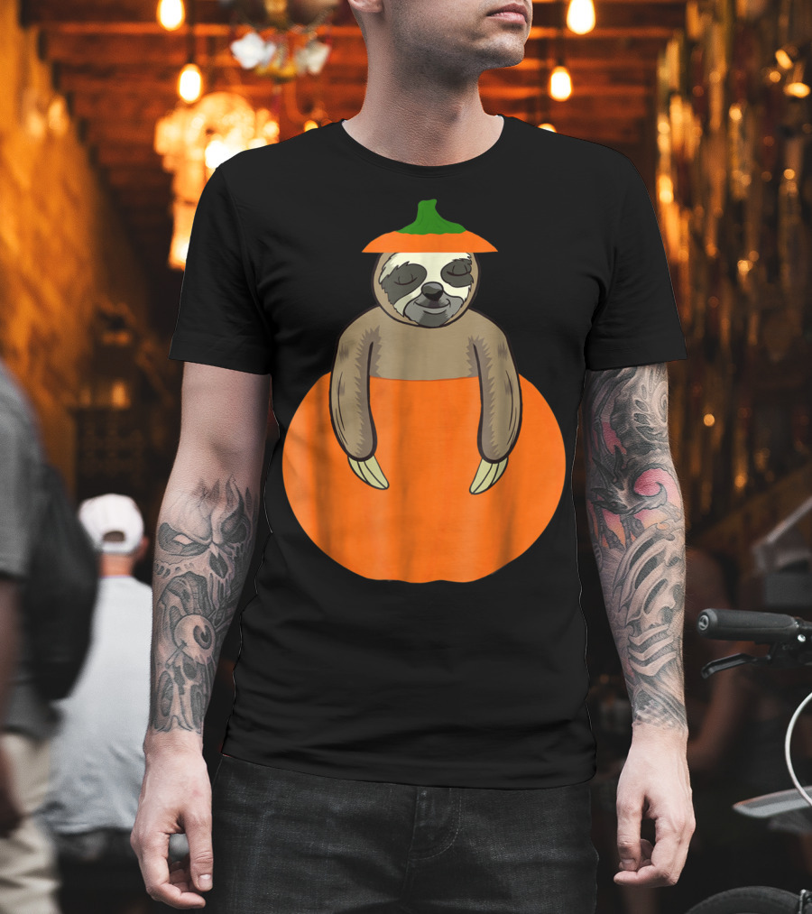 Cute Sloth Pumpkin Halloween Costume For Teacher Mom And Dad T-Shirt