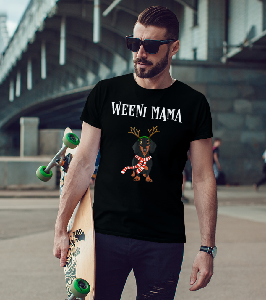 WEENI MAMA Dachshund With Reindeer Antlers And Candy Cane Scarf T-Shirt