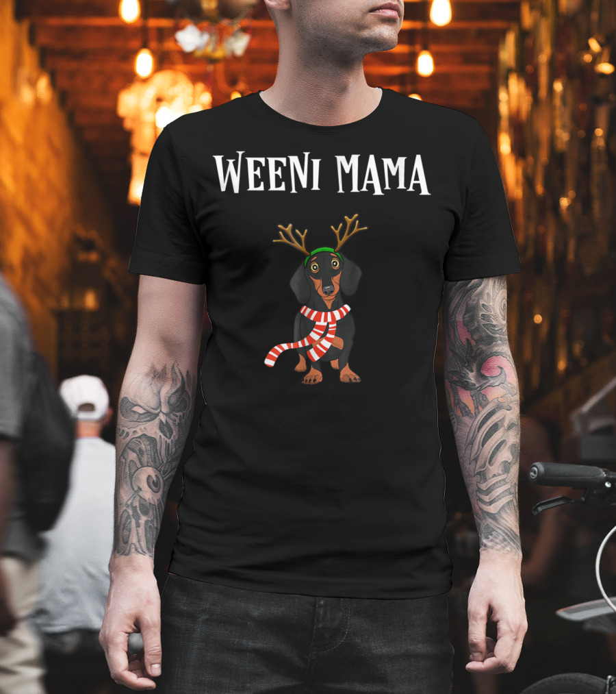 WEENI MAMA Dachshund With Reindeer Antlers And Candy Cane Scarf T-Shirt