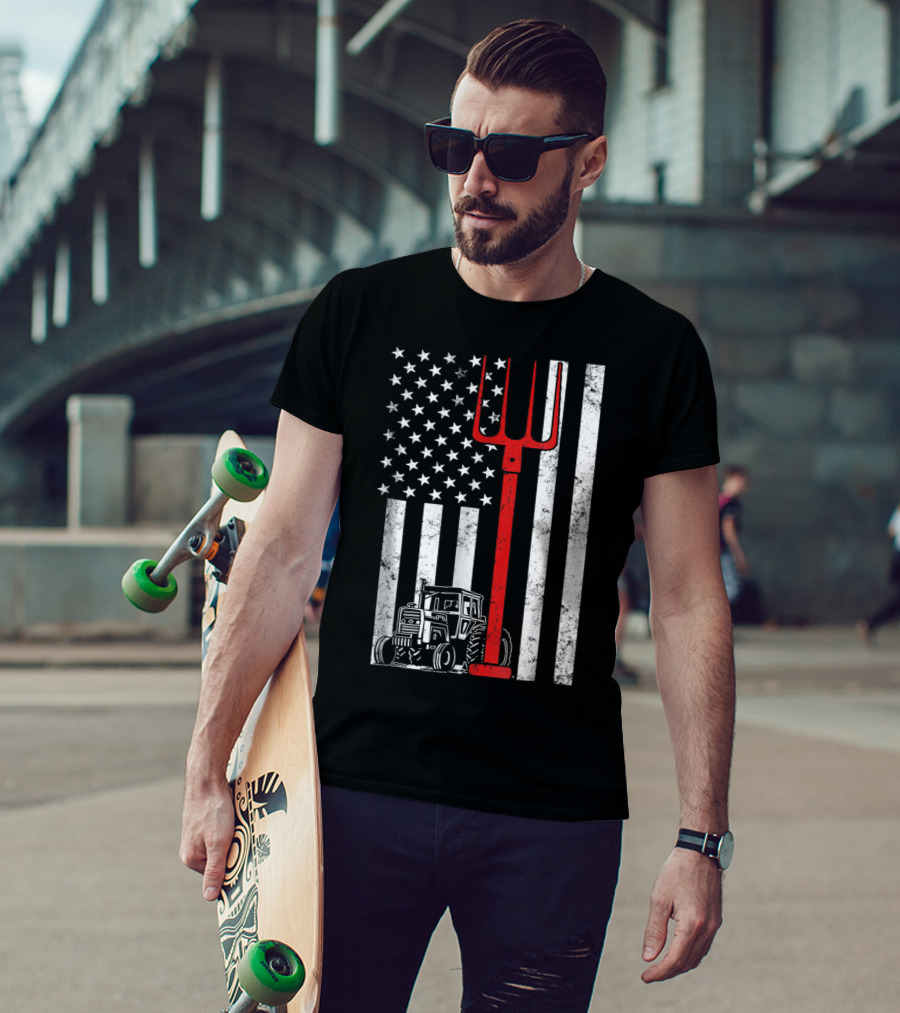 Farmer United State Tractor Pitchfork American Flag T-Shirt