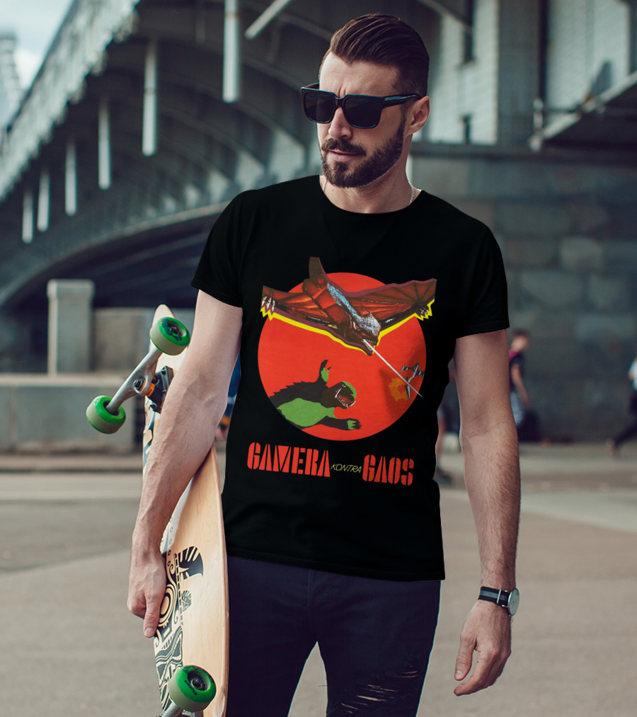 Gamera Kontra Gaos Retro Monster Battle Scene T-Shirt