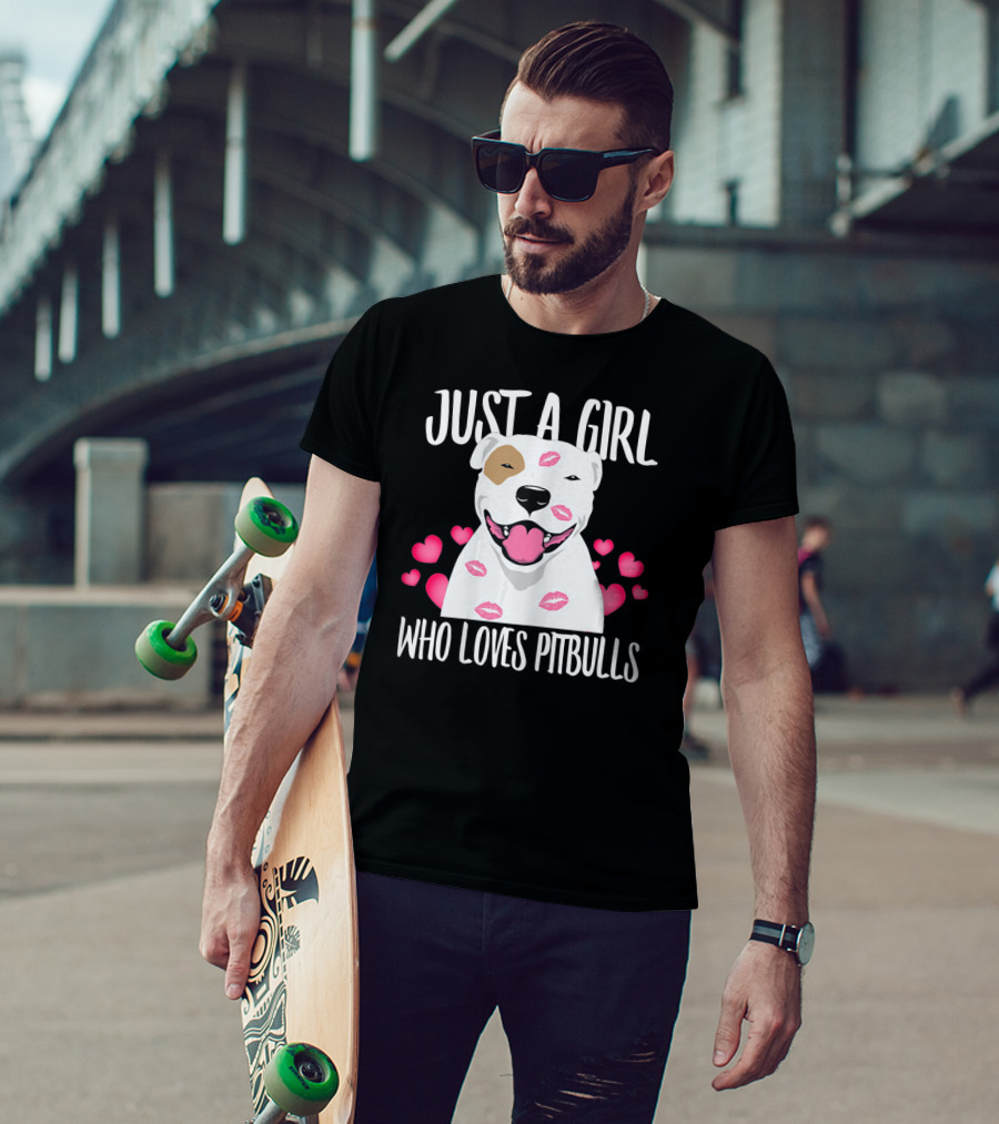 Just A Girl Who Loves Pitbulls With Heart And Kiss Motif T-Shirt
