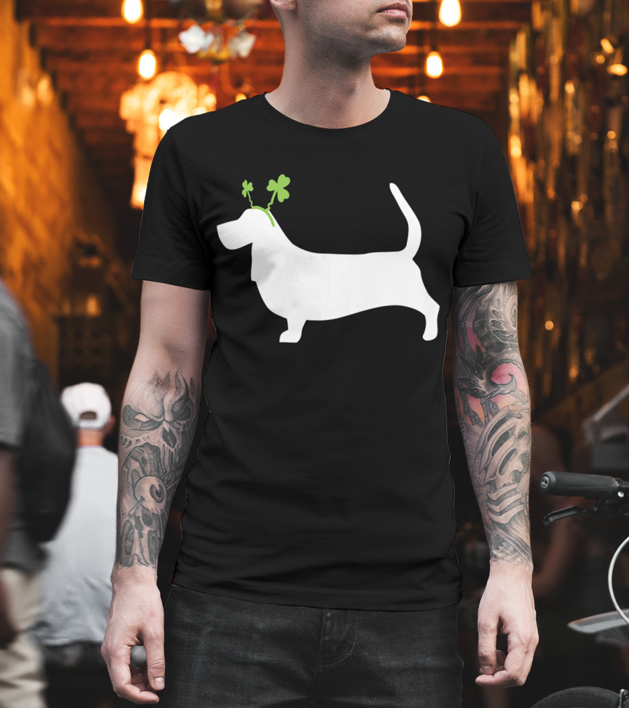 Basset Hound Shamrock St Patrick's Day T-Shirt