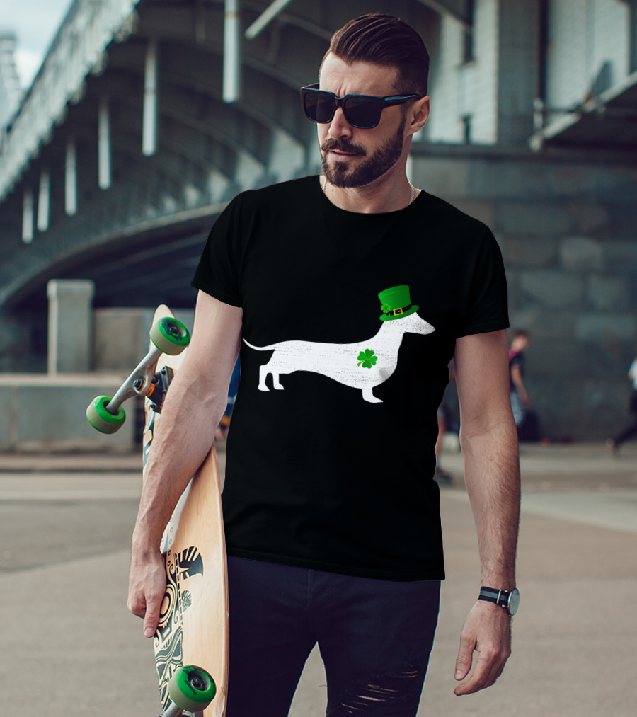 St Patrick's Day Dachshund Puppy With Green Shamrock And Hat T-Shirt