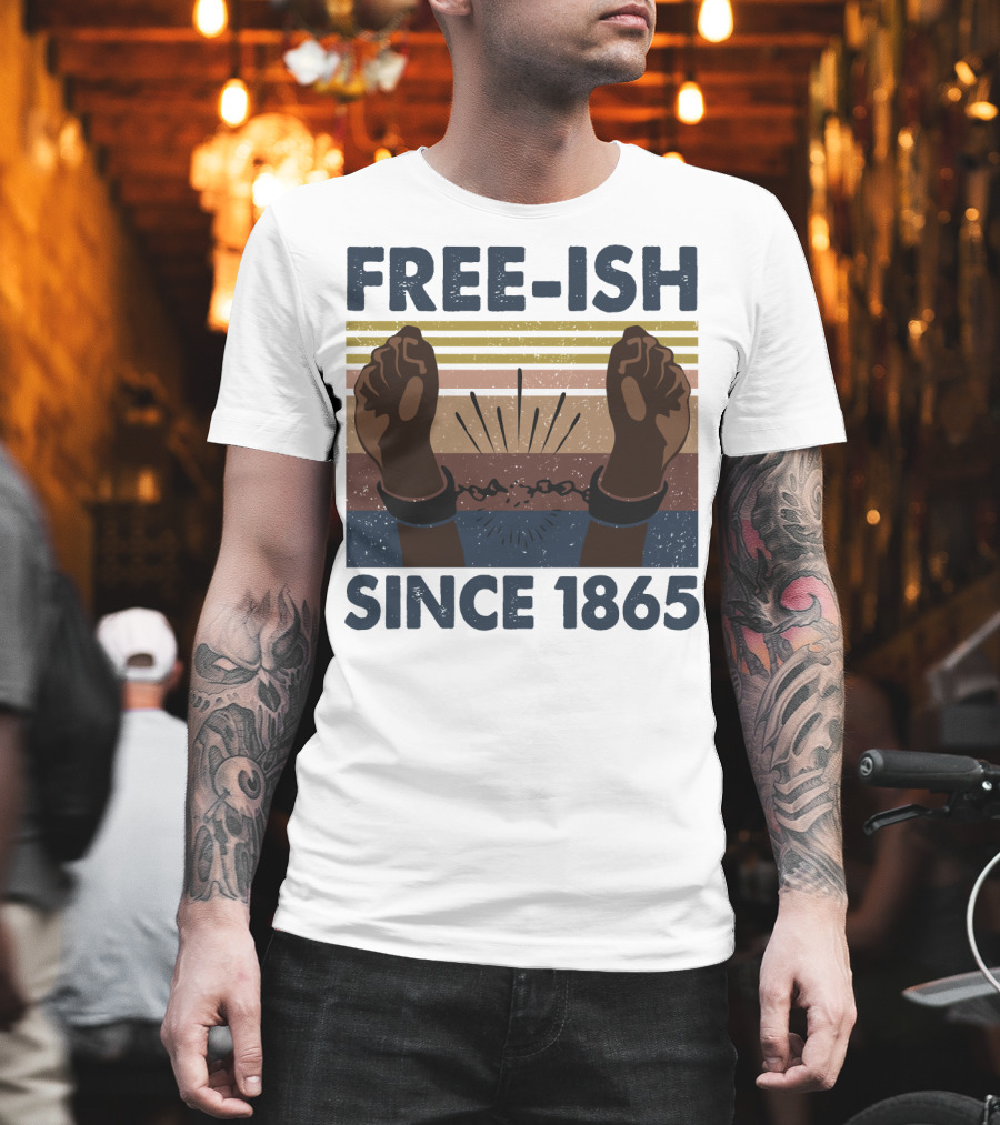 Freeish Since 1865 Vintage Black Day Fists Breaking Chains Retro Stripes T-Shirt