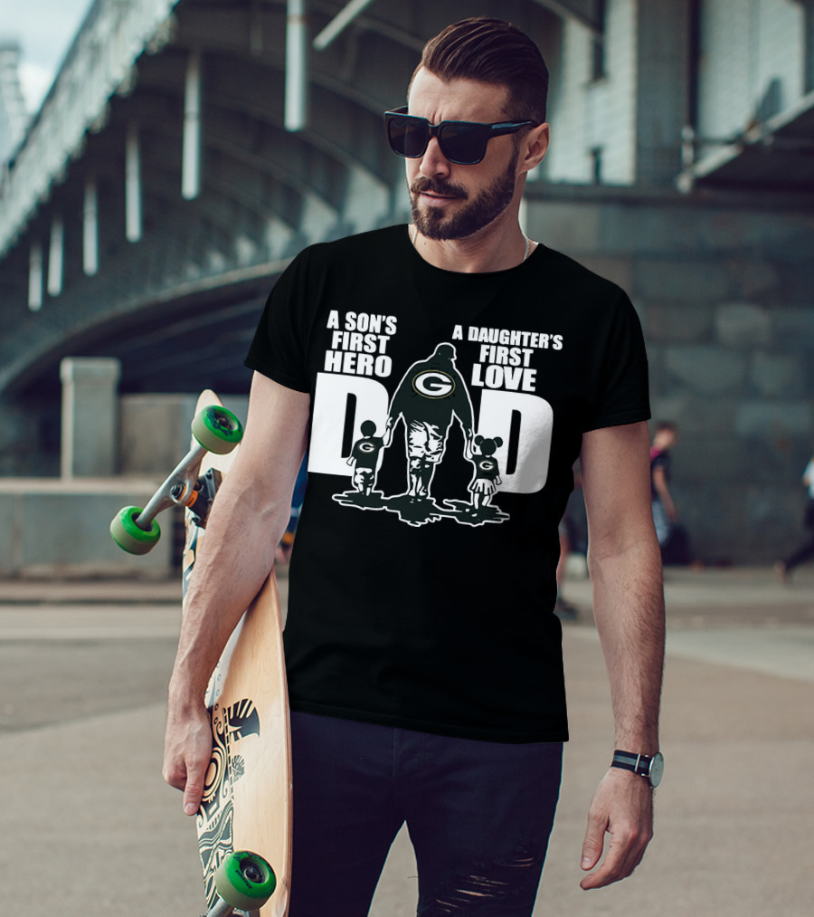 Green Bay Packers Dad A Son’s First Hero A Daughter’s First Love T-Shirt