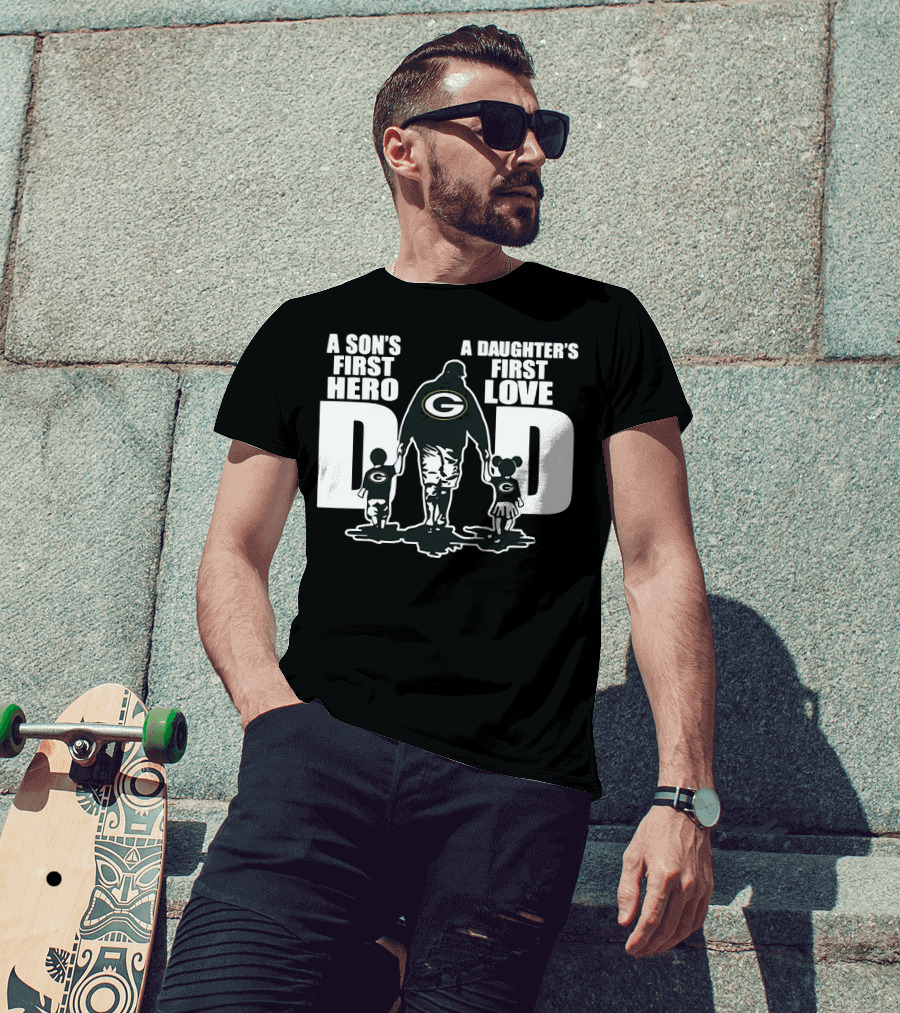 Green Bay Packers Dad A Son’s First Hero A Daughter’s First Love T-Shirt