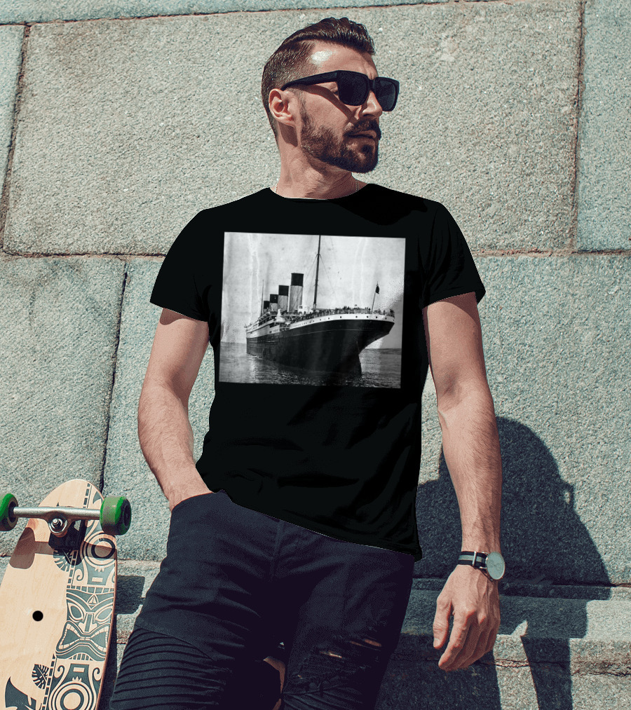 Kids The Titanic Setting Sail Iconic Ocean Liner Image T-Shirt