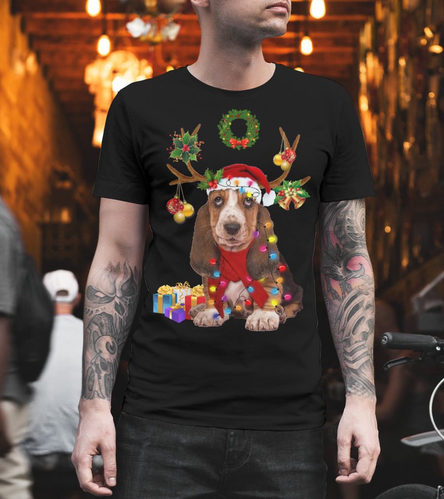 Basset Hound Santa Hat Reindeer Christmas Lights Wreath Holiday Gifts T-Shirt