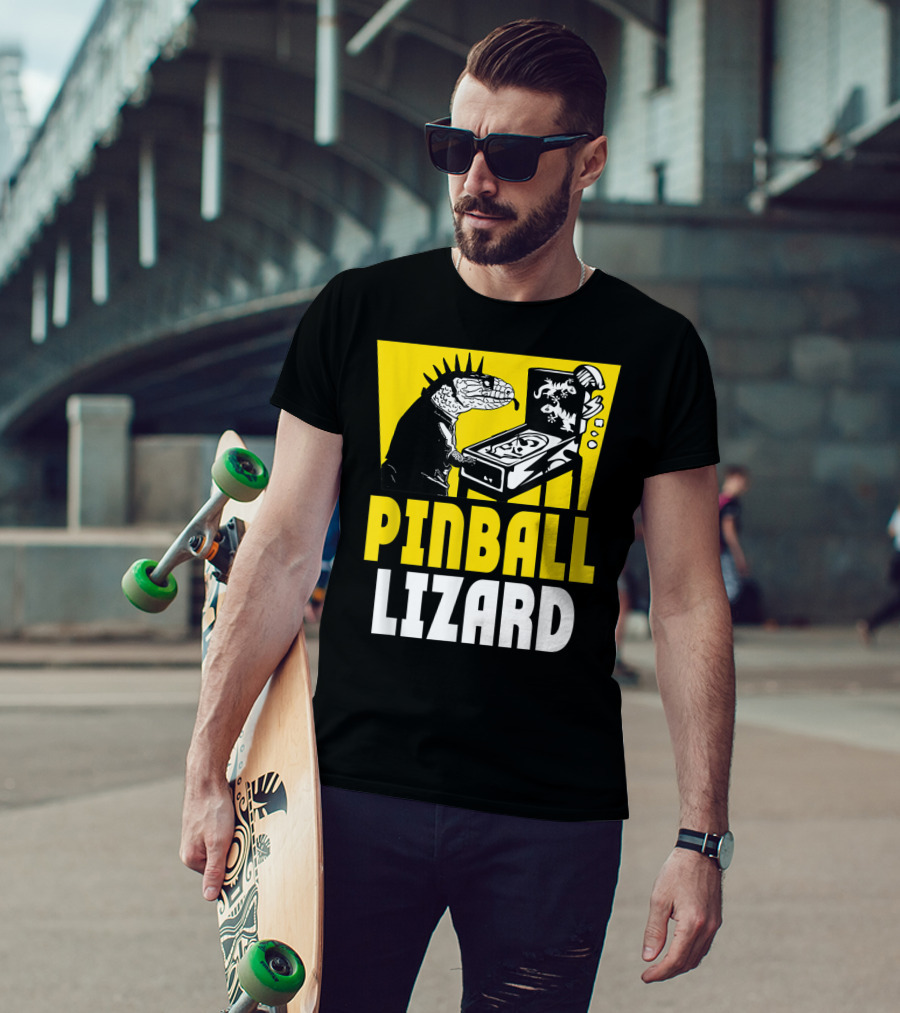 Pinball Lizard Arcade Punk Iguana Playing Pinball Machine T-Shirt