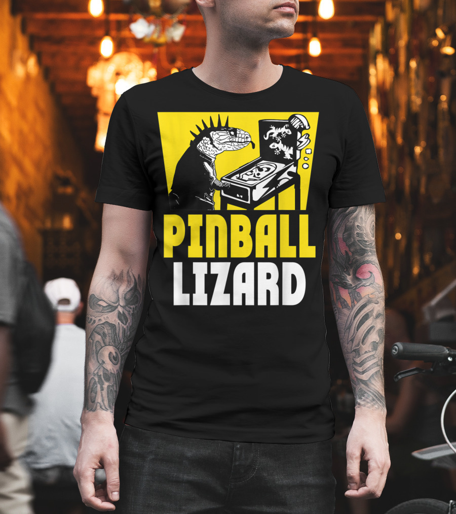 Pinball Lizard Arcade Punk Iguana Playing Pinball Machine T-Shirt