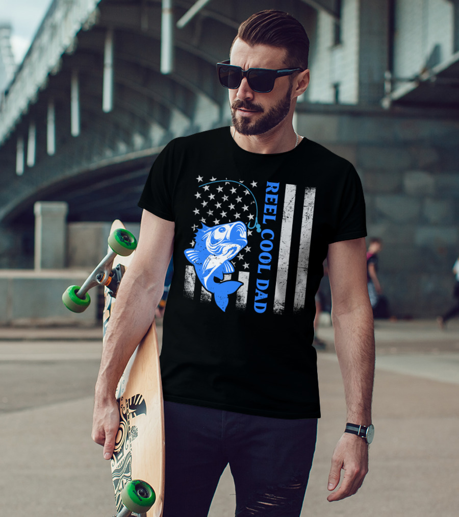 Reel Cool Dad Fishing Bass American Flag Stars Stripes Father's Day T-Shirt