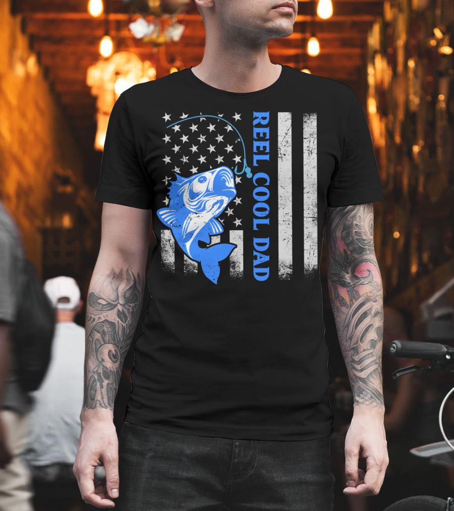 Reel Cool Dad Fishing Bass American Flag Stars Stripes Father's Day T-Shirt