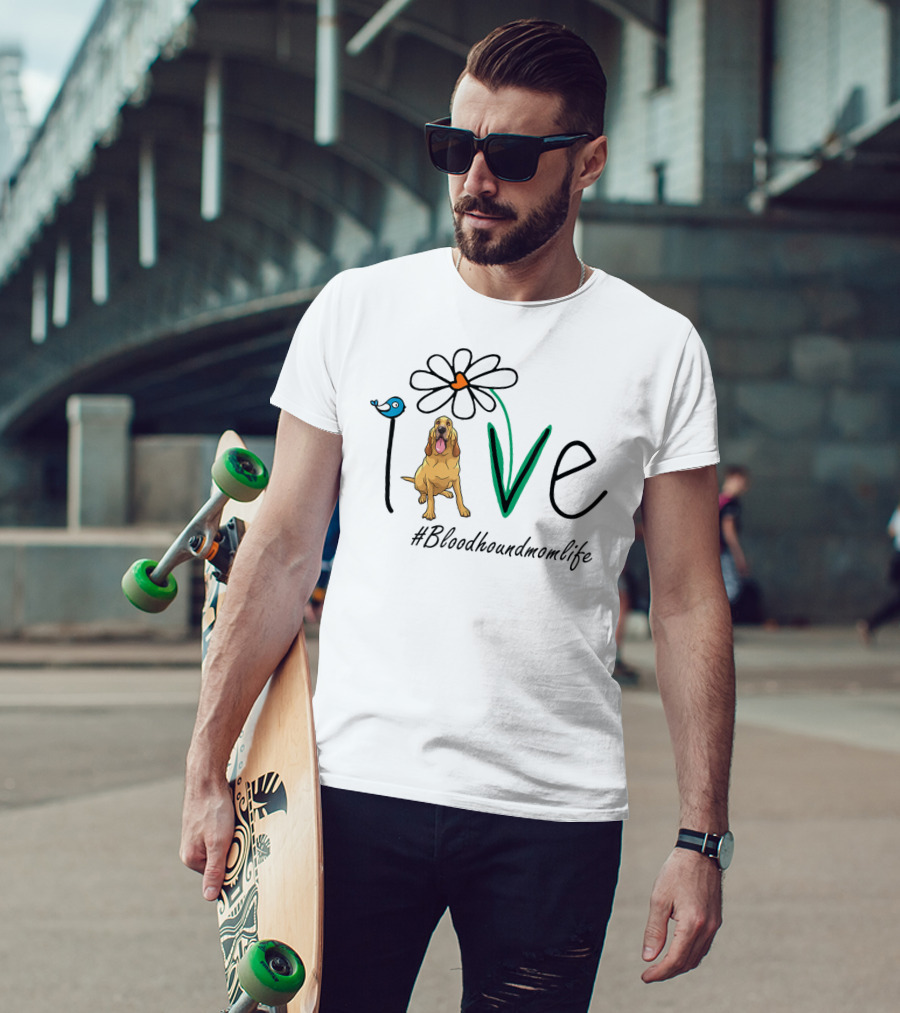 Love Bloodhound Mom Life Daisy T-Shirt