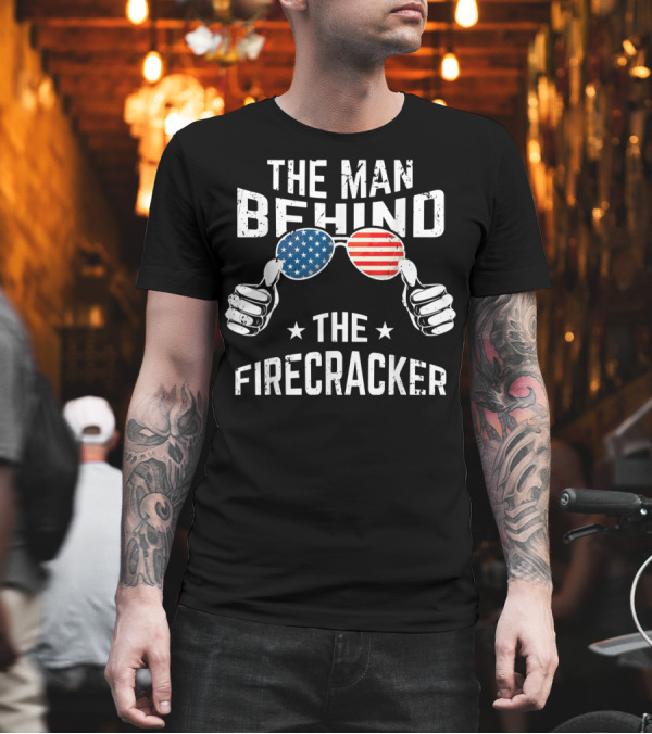 The Man Behind the Firecracker American Flag Sunglasses 4th of July Men’s T-Shirt The Man Behind the Firecracker American Flag Sunglasses 4th of July Men’s T-Shirt