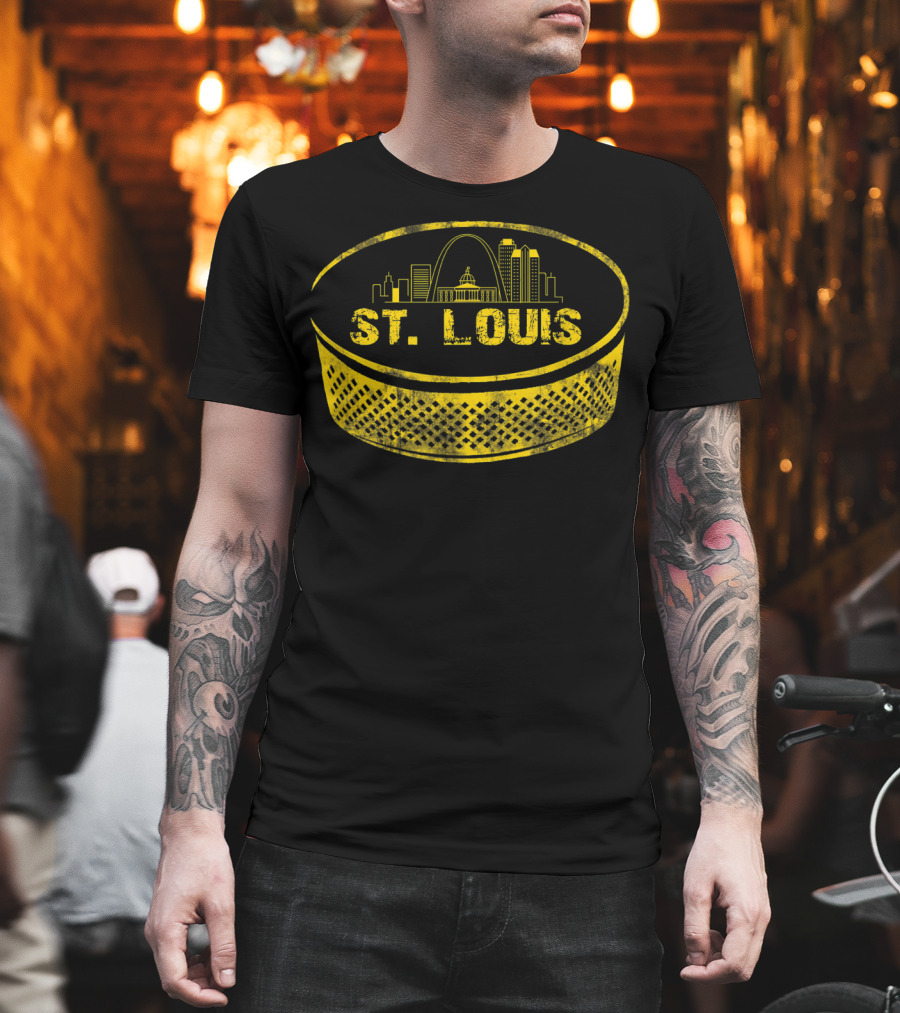 St Louis Missouri Cityscape Hockey Puck Retro T-Shirt