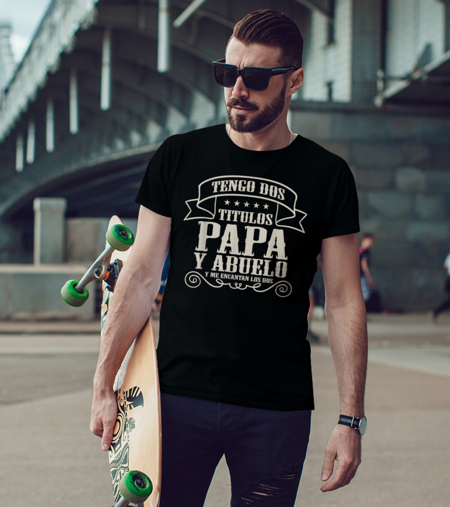 Tengo Dos Titulos PAPA Y Abuelo Y ME Encantan Los Dos T-Shirt