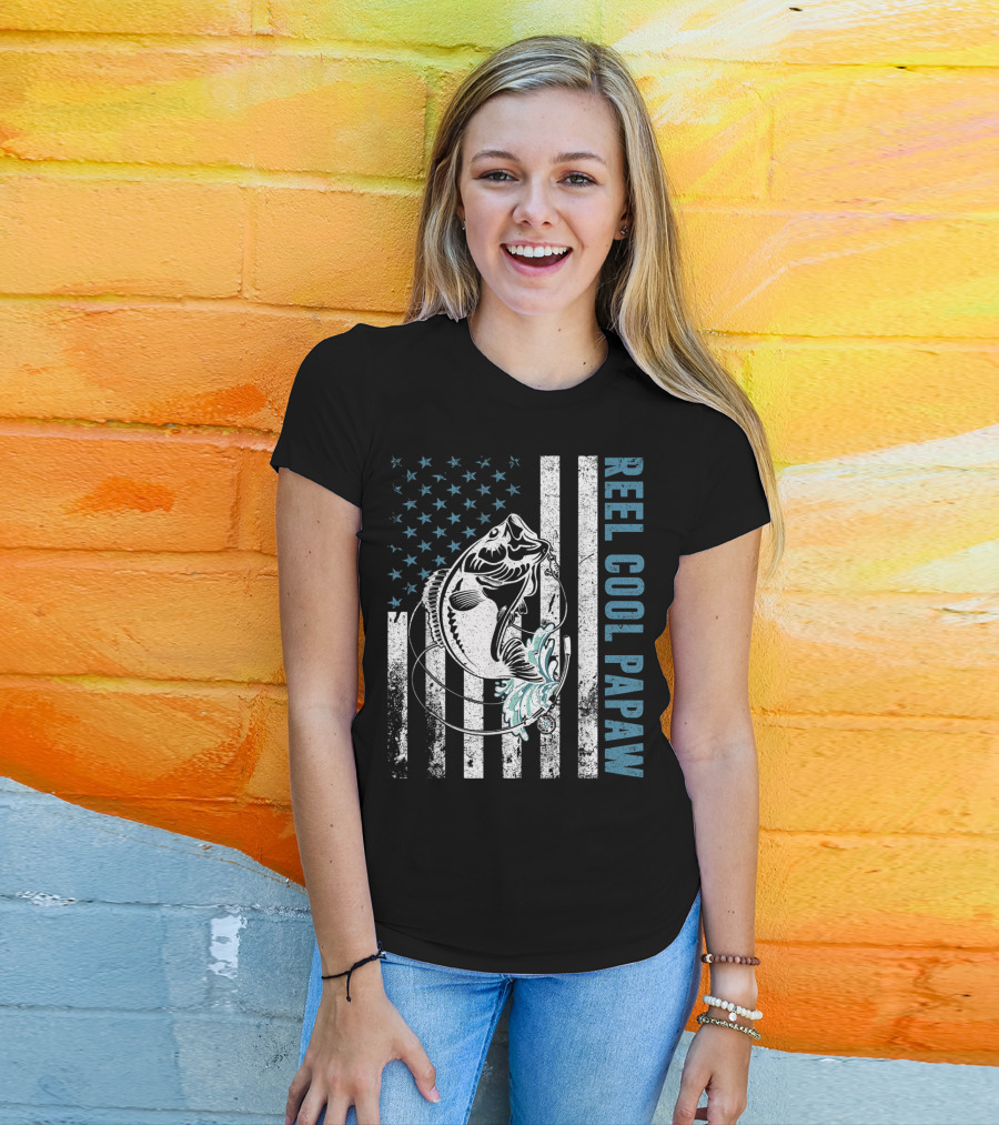 Reel Cool Papaw American Fishing Lovers Patriotic Vintage Bass T-Shirt