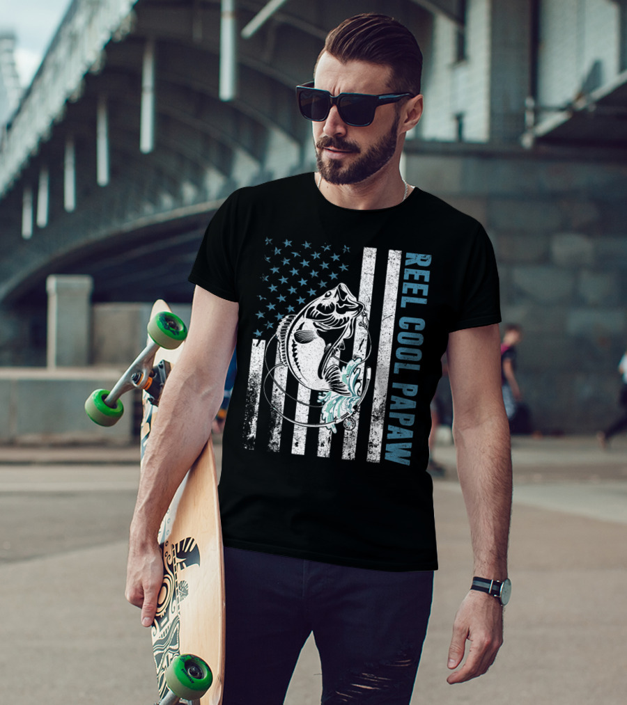 Reel Cool Papaw American Fishing Lovers Patriotic Vintage Bass T-Shirt