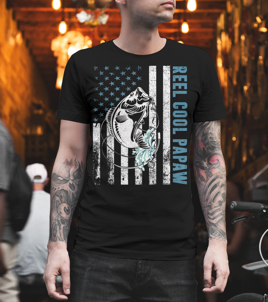 Reel Cool Papaw American Fishing Lovers Patriotic Vintage Bass T-Shirt