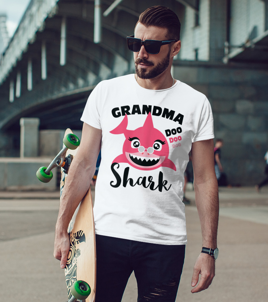 Grandma Shark Doo Doo Doo Pink Shark With Glasses T-Shirt