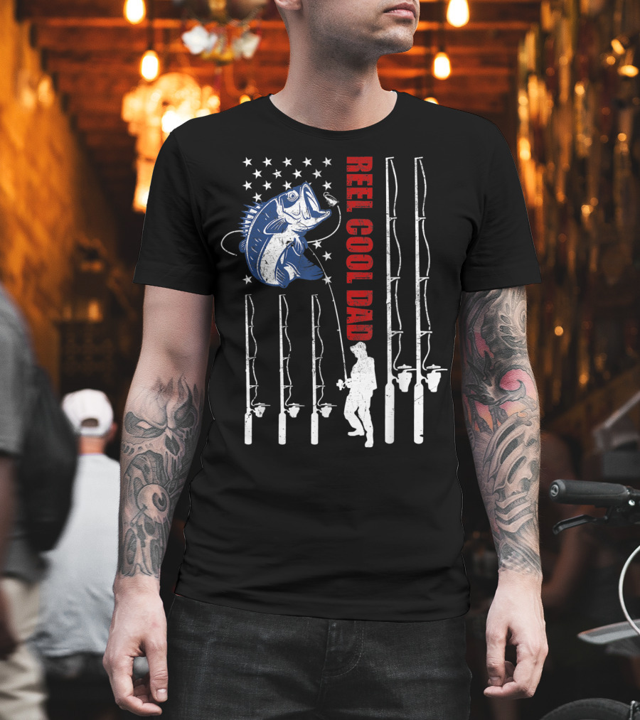 Reel Cool Dad Vintage Fishing USA Flag Mens Fish Rods T-Shirt