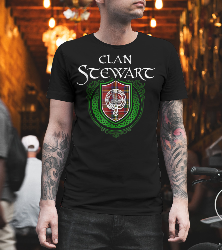 Clan Stewart Scottish Tartan Crest Badge with Gaelic Motto T-Shirt