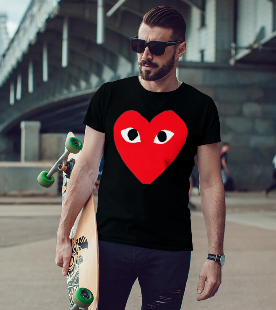 Heart For Comme Lovely In The Des - Comme Des Garçons Inspired Red Heart With Eyes T-Shirt