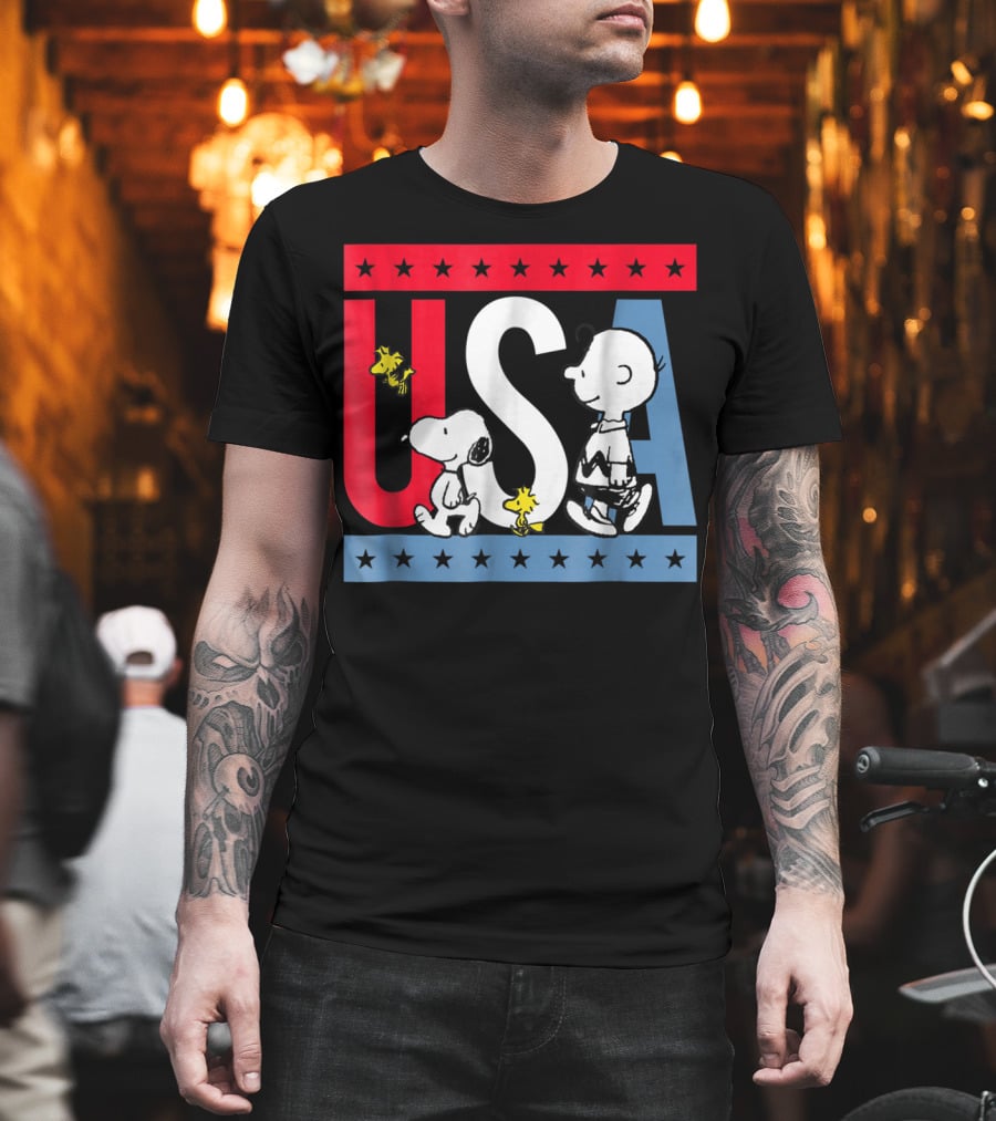 Peanuts Snoopy Woodstock Charlie Brown Red White Blue USA Stars T-Shirt