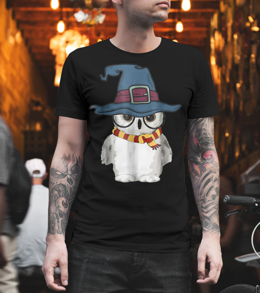 Cute Owl Wizard Hat With Striped Scarf T-Shirt