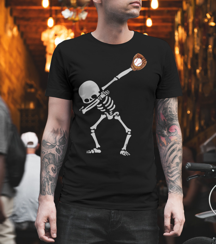 Dabbing Skeleton Catching Baseball Halloween T-Shirt