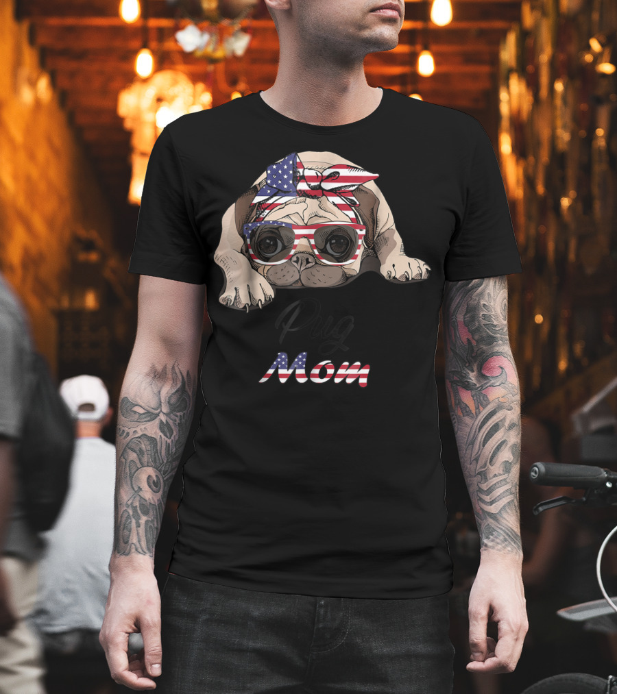 Pug Mom American Flag Bandana and Glasses T-Shirt