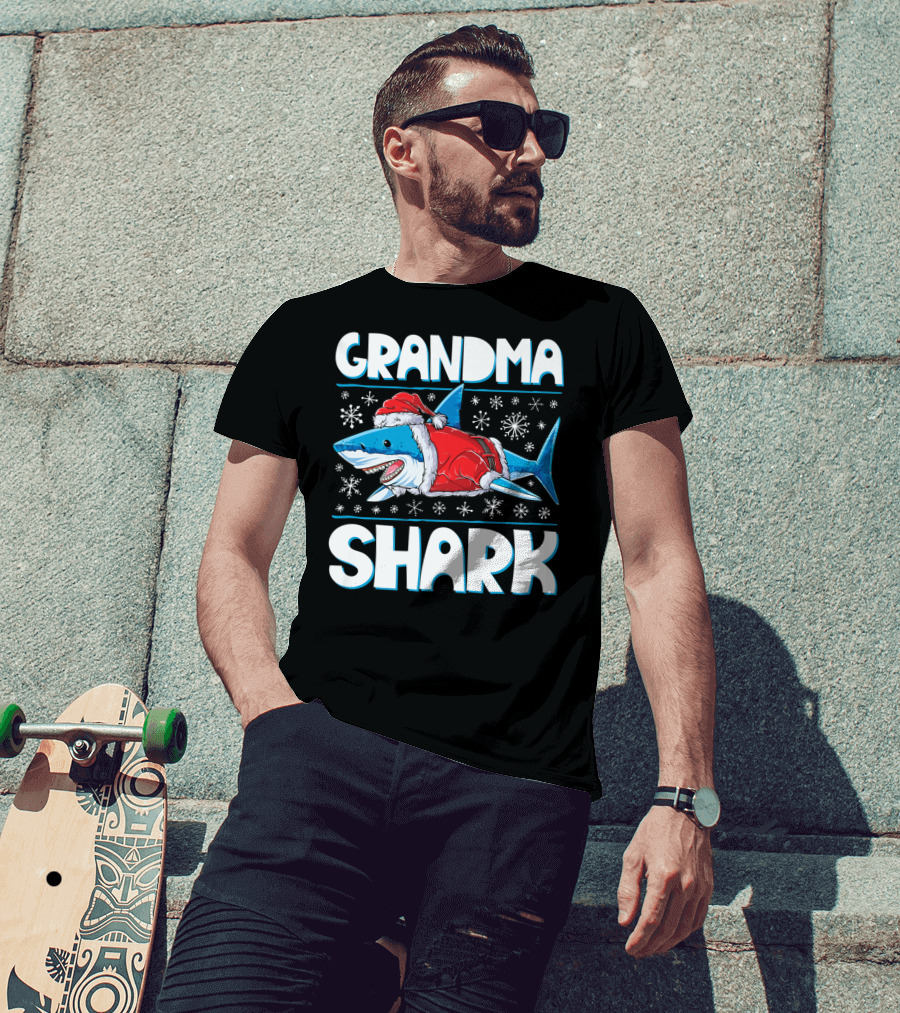 Grandma Shark Santa Christmas Matching Family Snowflakes T-Shirt